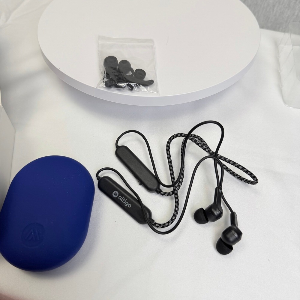Altigo Wireless In-Ear Headphones Black Noise Isolating Mic AIEINL29 NEW